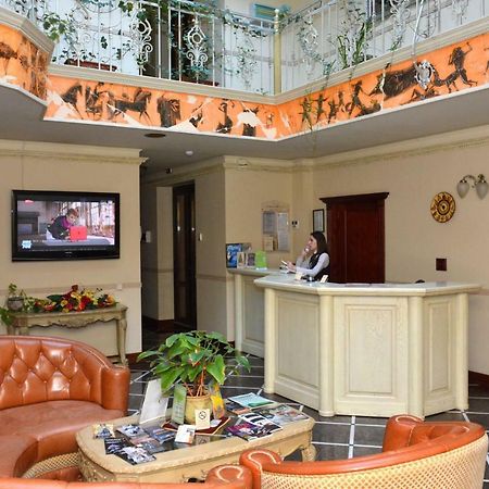 Atrium Hotel Ивано-Франковск Экстерьер фото