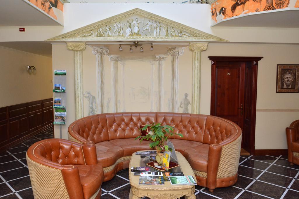 Atrium Hotel Ивано-Франковск Экстерьер фото