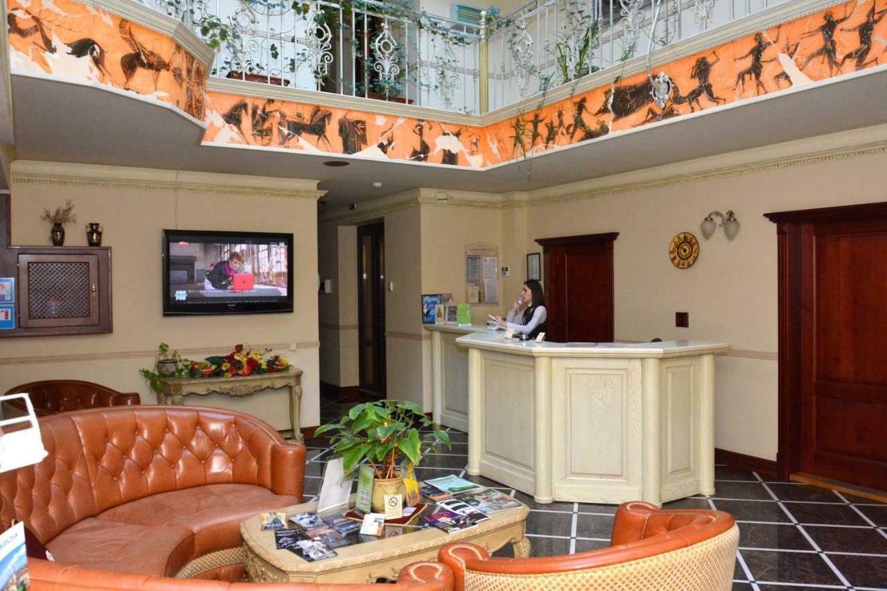 Atrium Hotel Ивано-Франковск Экстерьер фото